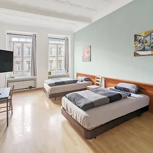 Monteurdreams-de Zentrale, Grosse 5z Wohnung, 2 Baeder, Kueche Leipzig